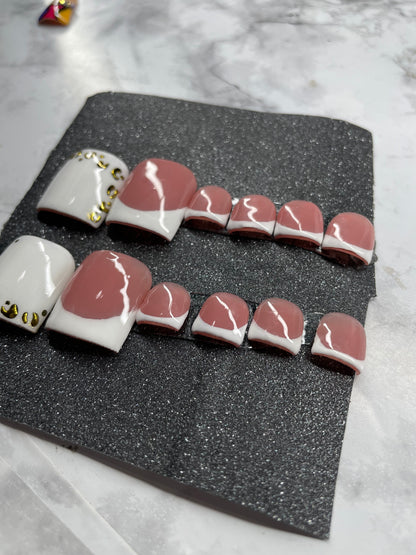 Frenchies with an accent nail